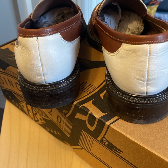 Vintage Women’s Saddle Shoes size 8 - Picture 3 of 9